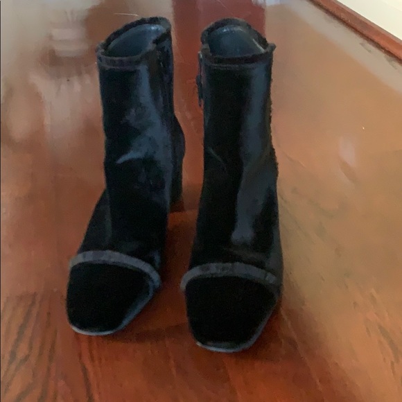 STUART WEITZMAN | Velvet Booties - Picture 3 of 7